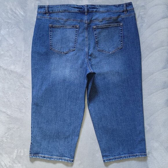 22 | DC | Cropped Jean Shorts - Picture 3 of 5